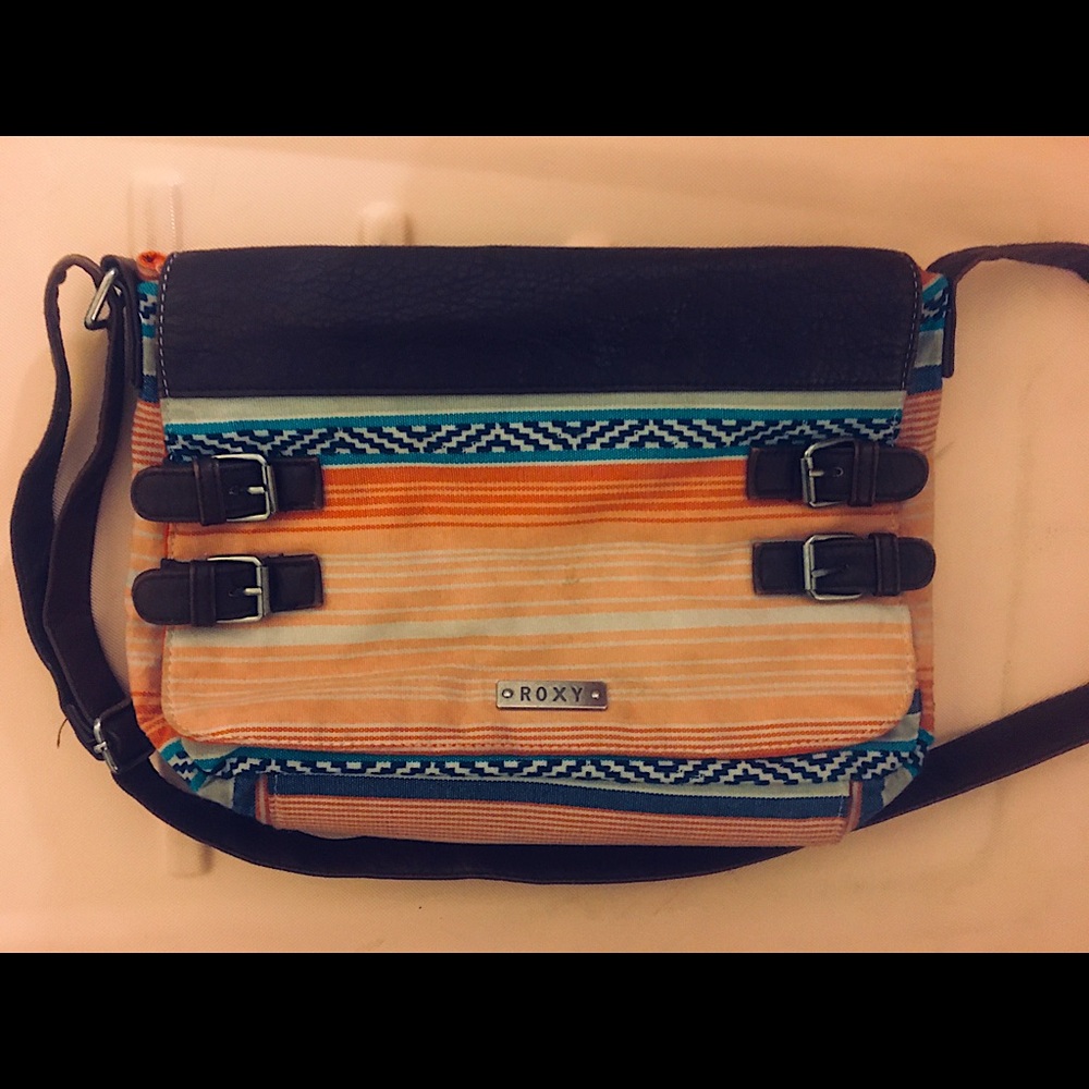 Gorgeous lil bag, full of colour and love !